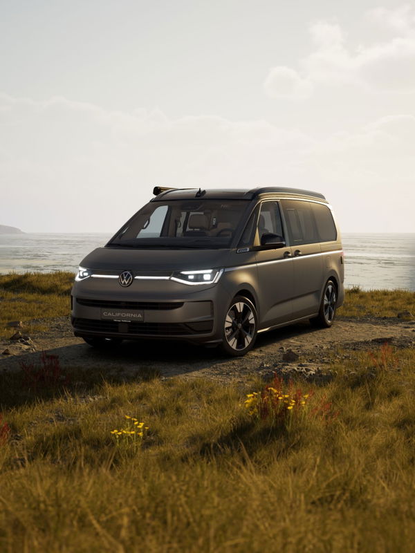 California Beach eHybrid 180 kW 4M - FACELIFT dach schwarz/indiumgrau matt jetzt online kaufen