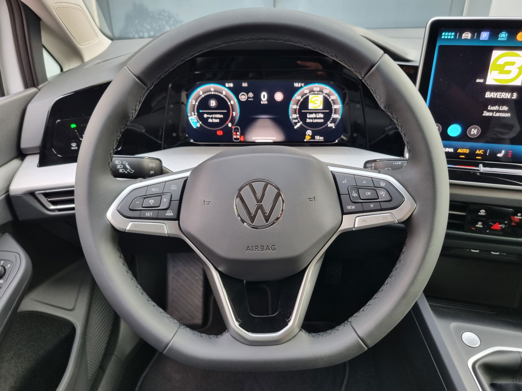 VW Golf VIII 1.5 TSI Life + 5J. Garantie
