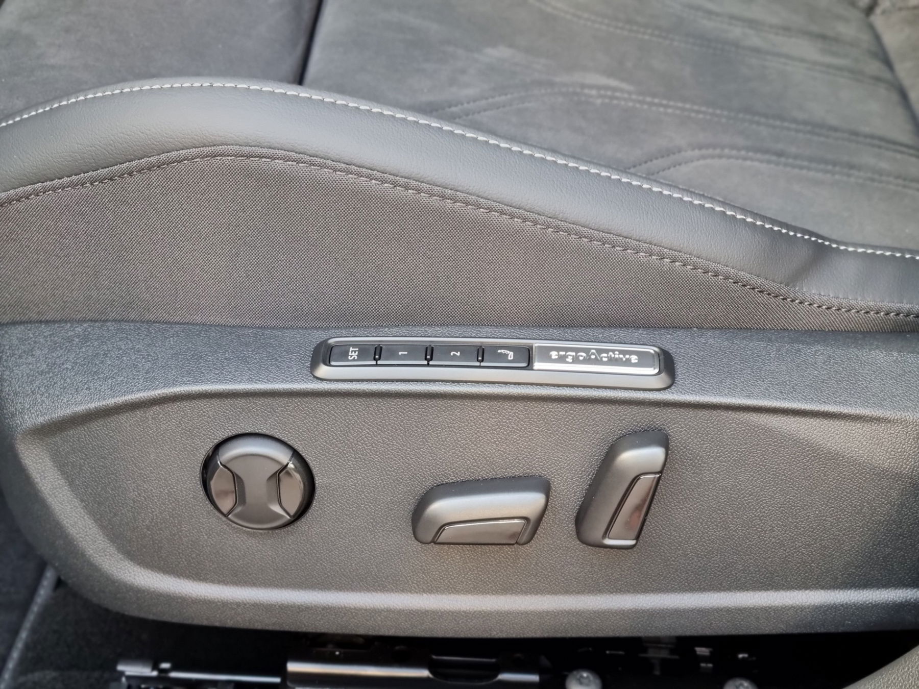 VW Golf 1.5 TSI Life + 5J. Garantie