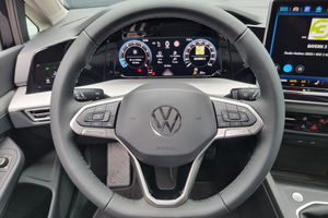 VW Golf VIII 1.5 TSI Life + 5J. Garantie + 18 Zoll + LED-Plus