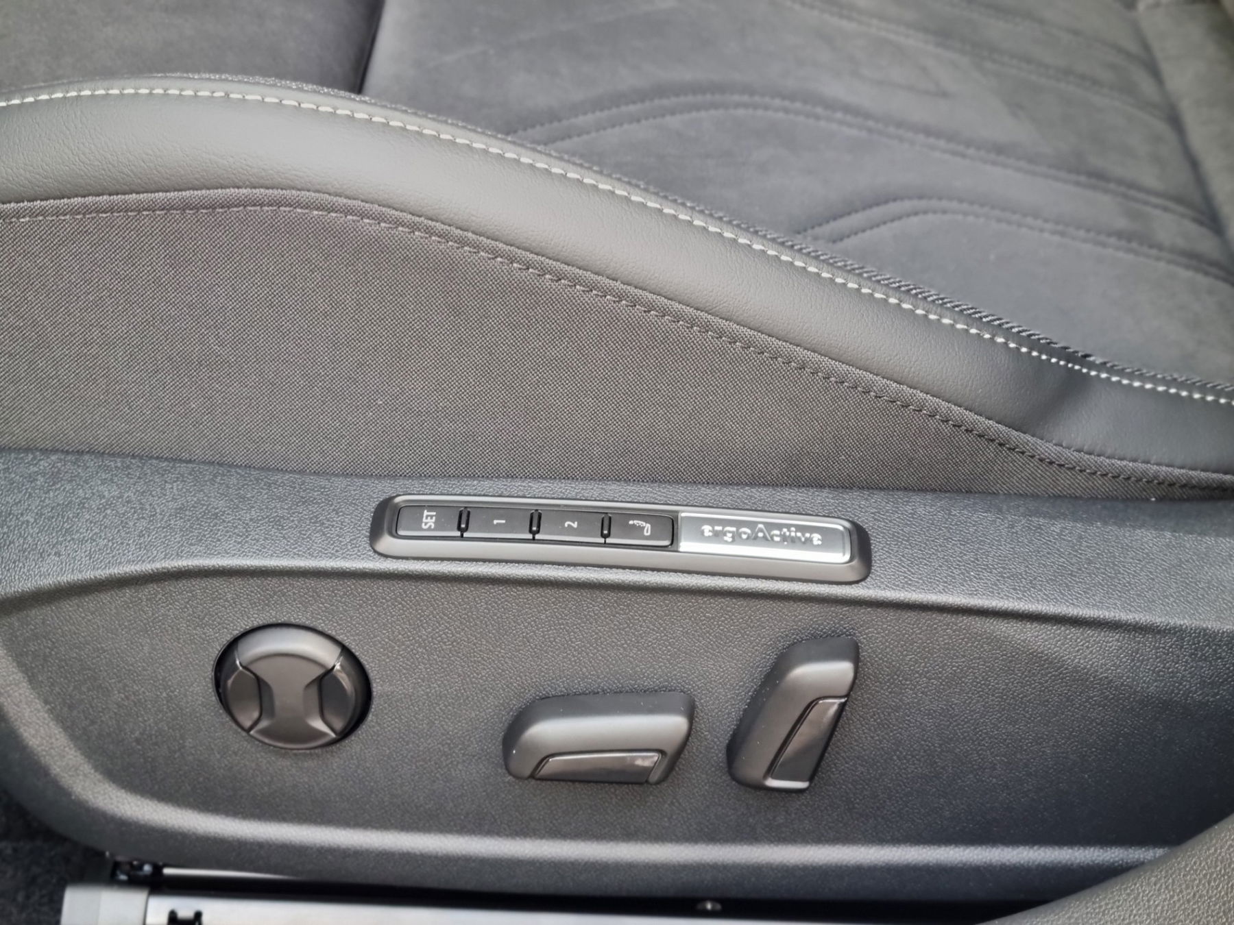 VW Golf VIII 1.5 TSI Life + 5J. Garantie