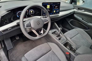 VW Golf VIII 1.5 TSI Life + 5J. Garantie + 18 Zoll + LED-Plus