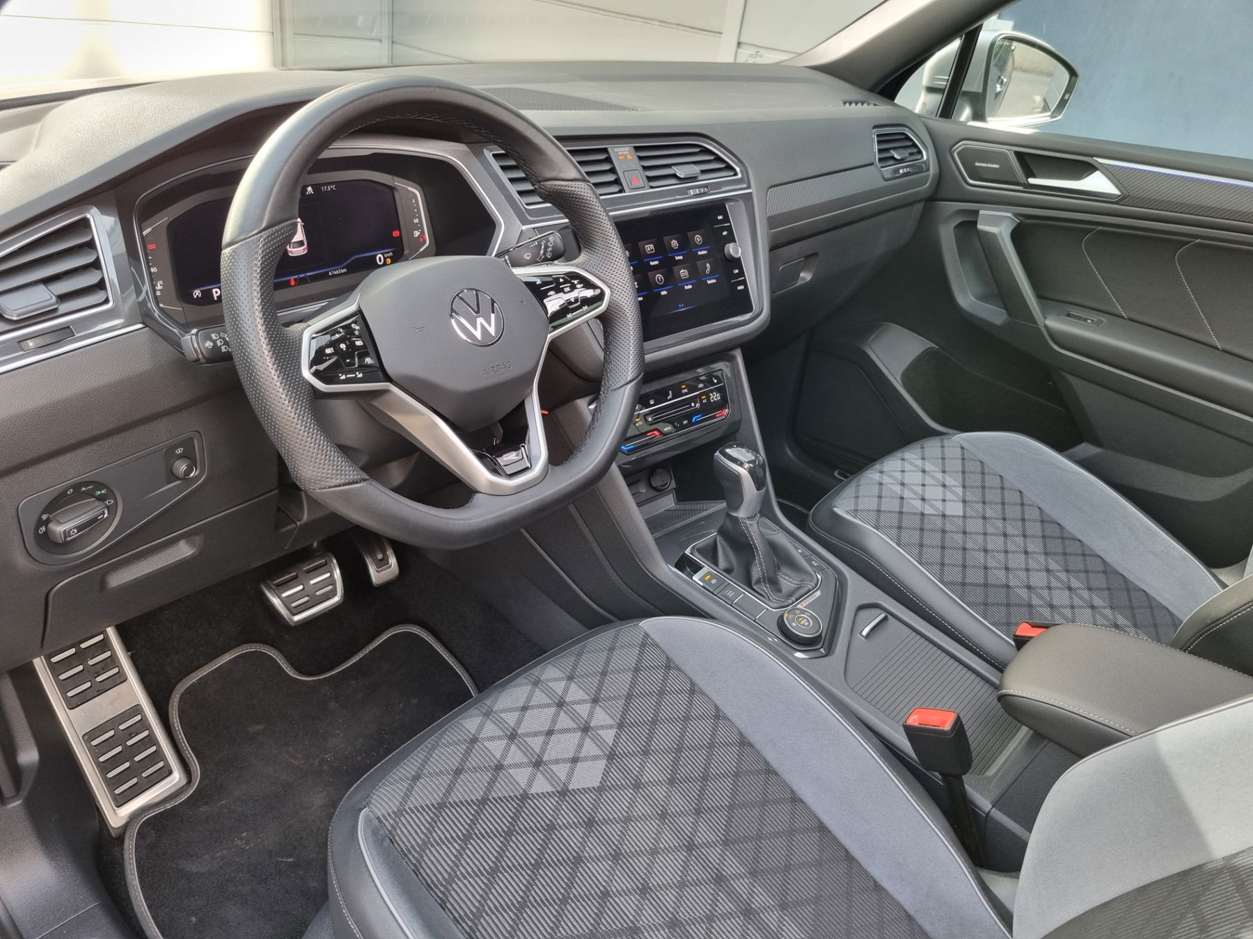 VW Tiguan Allspace 2.0 TSI R-Line 4Motion