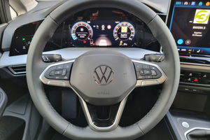 VW Golf VIII 1.5 TSI Life + 5J. Garantie