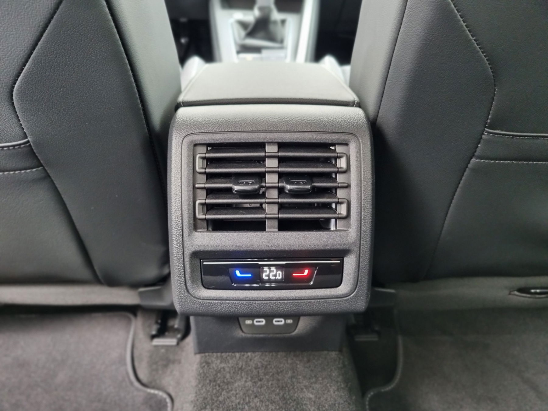 VW Golf VIII 1.5 TSI Life + AHK + 5J.G.+ Matrix + H&K