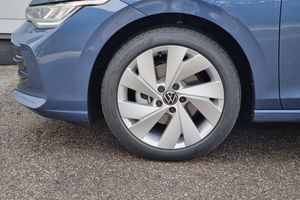 VW Golf VIII 1.5 TSI Life + 5J. Garantie