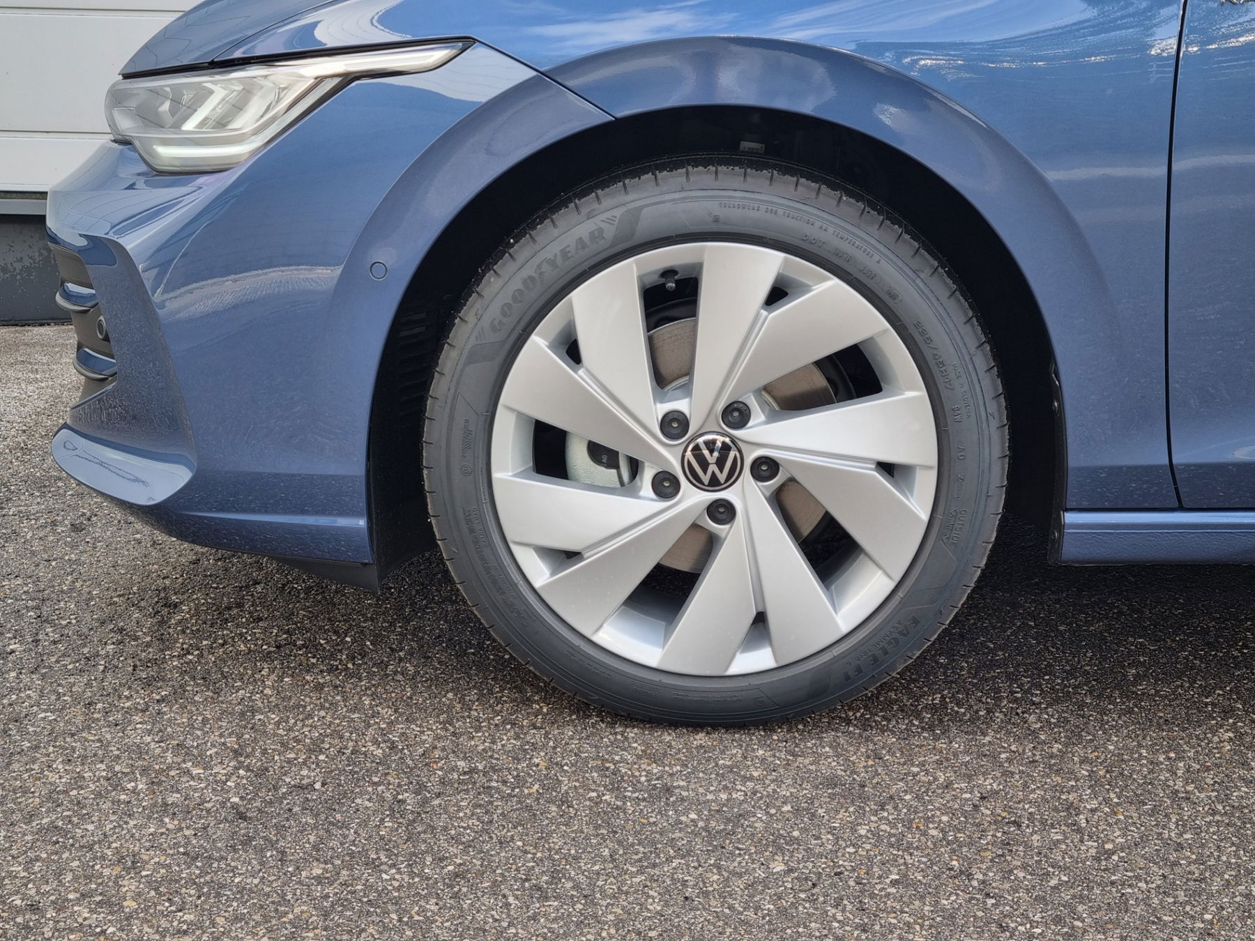 VW Golf VIII 1.5 TSI Life + 5J. Garantie