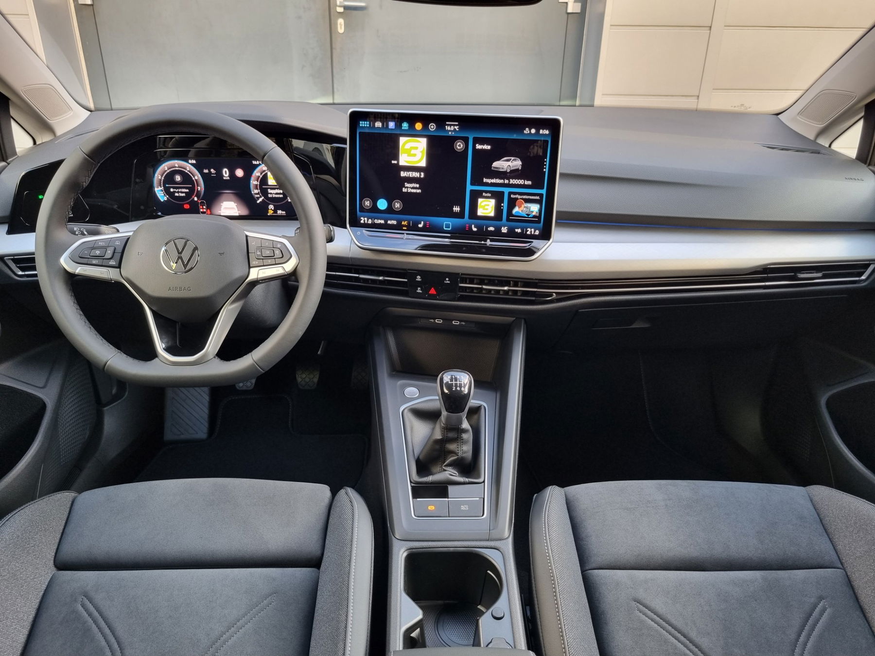 VW Golf VIII 1.5 TSI Life + 5J. Garantie