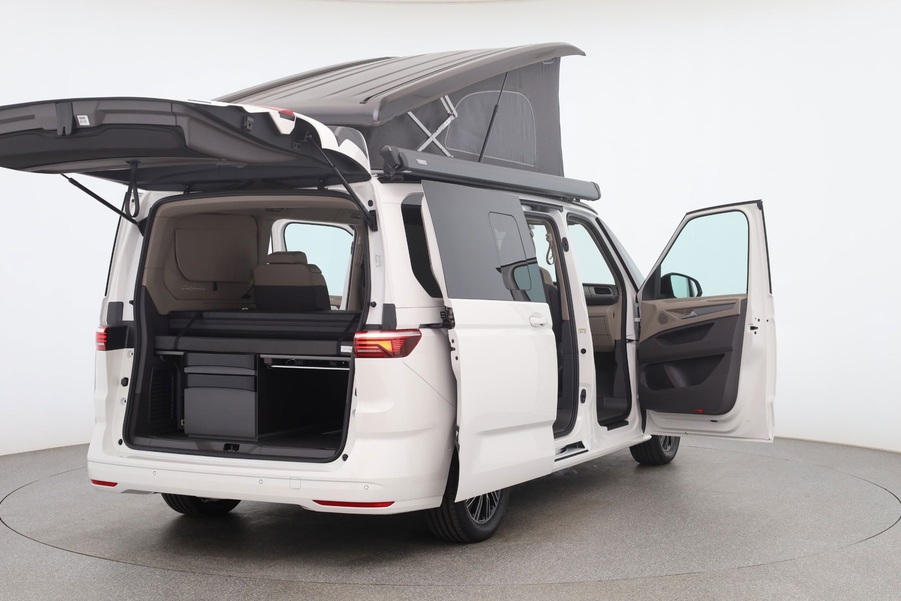 California Beach Camper eHyb. 180 kW 4M