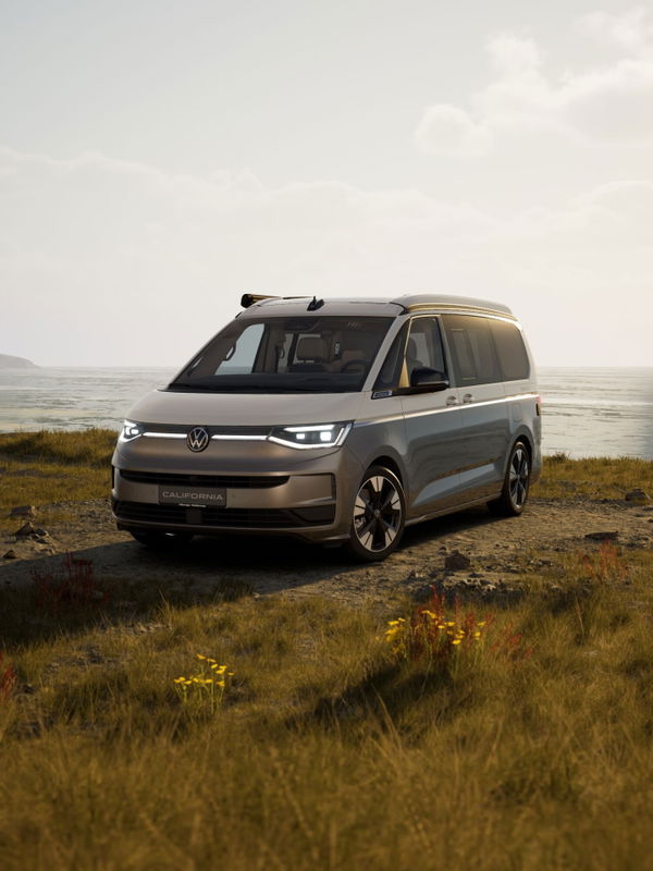 California Beach eHybrid 180 kW 4M - FACELIFT candyweiß / graubraun metallic jetzt online kaufen