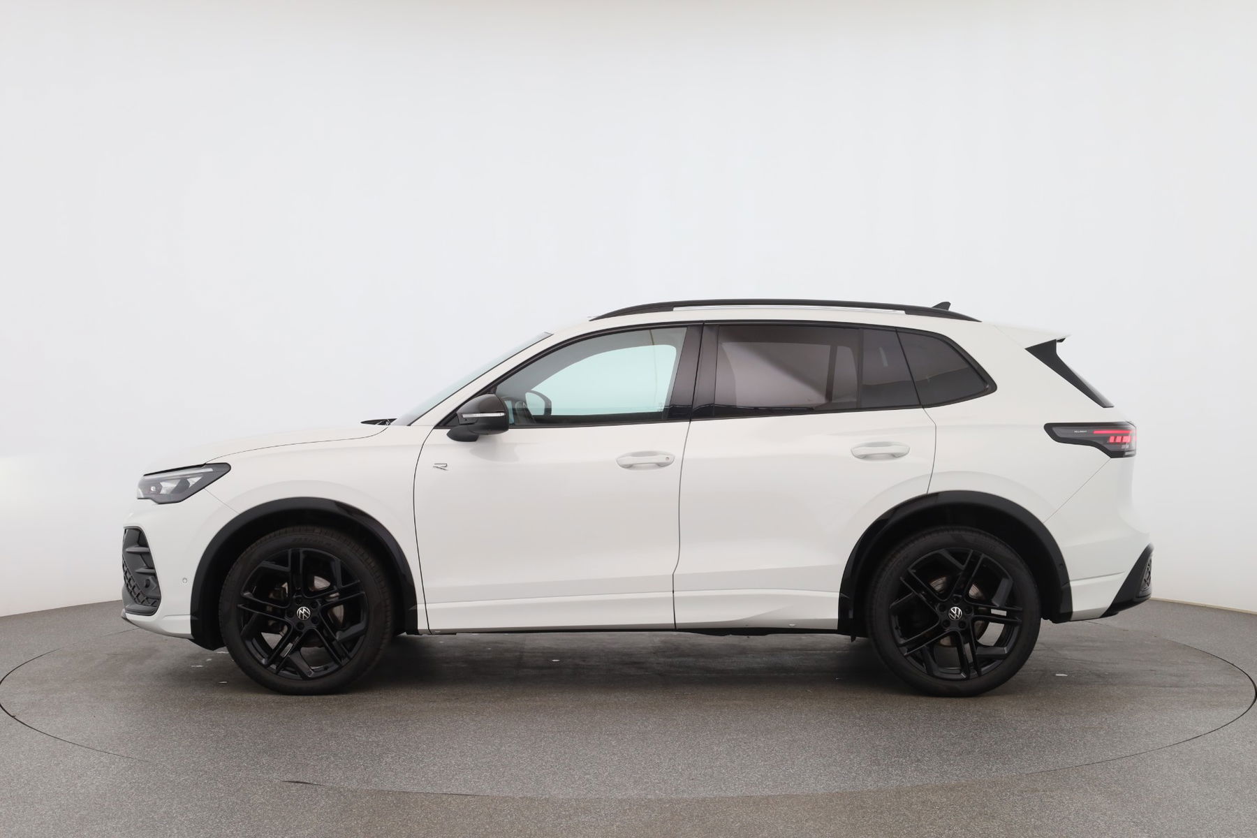 VW Tiguan R-Line eTSI DSG null
