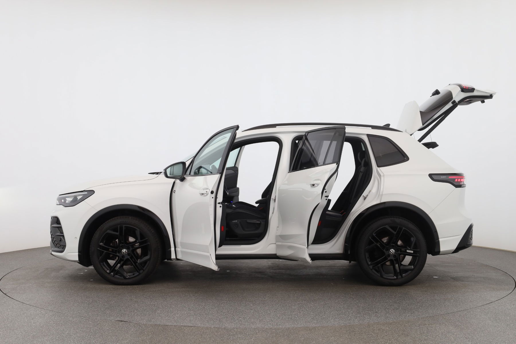 VW Tiguan R-Line eTSI DSG null