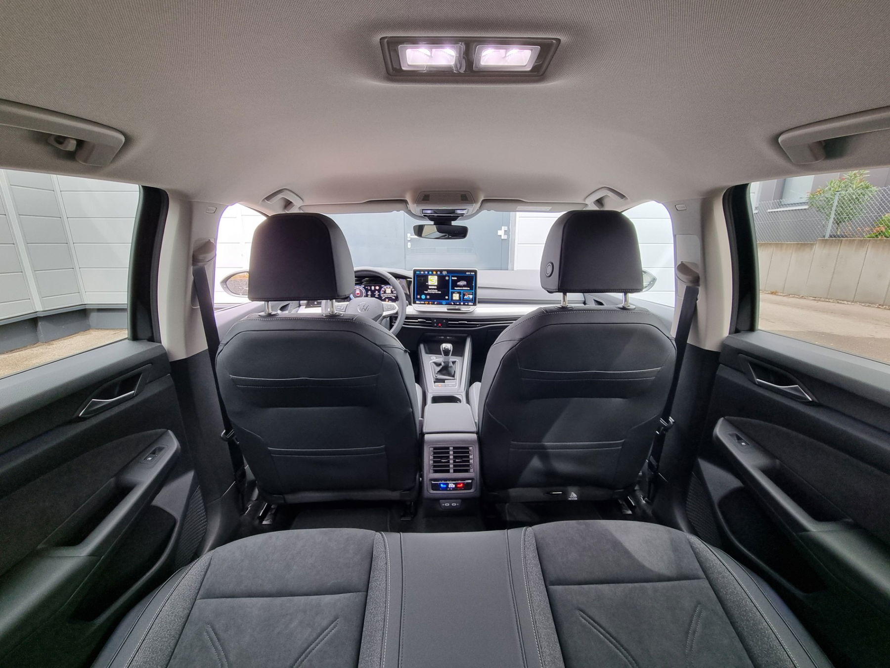 VW Golf VIII 1.5 TSI Life + AHK + 5J.G.+ Matrix + H&K