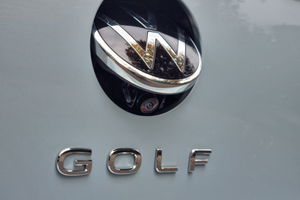 VW Golf 1.5 TSI Life + 5J. Garantie