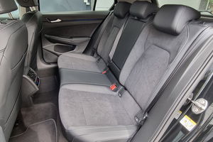 VW Golf VIII 1.5 TSI Life + AHK + 5J.G.+ Matrix + H&K