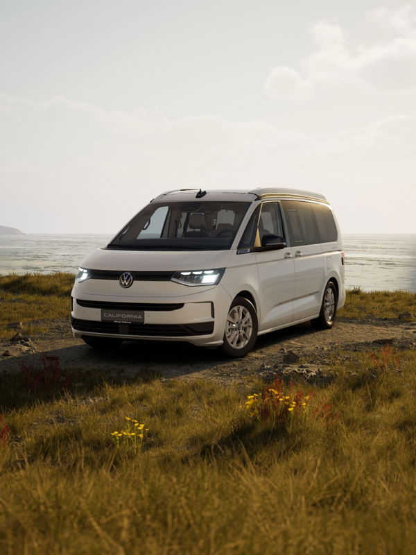 California Beach eHybrid 180 kW 4M - FACELIFT Candyweiß jetzt online kaufen