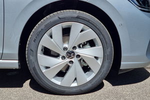 VW Golf VIII 1.5 TSI Life + 5J. Garantie