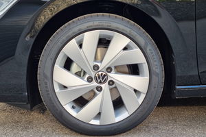 VW Golf 1.5 TSI Life + 5J. Garantie