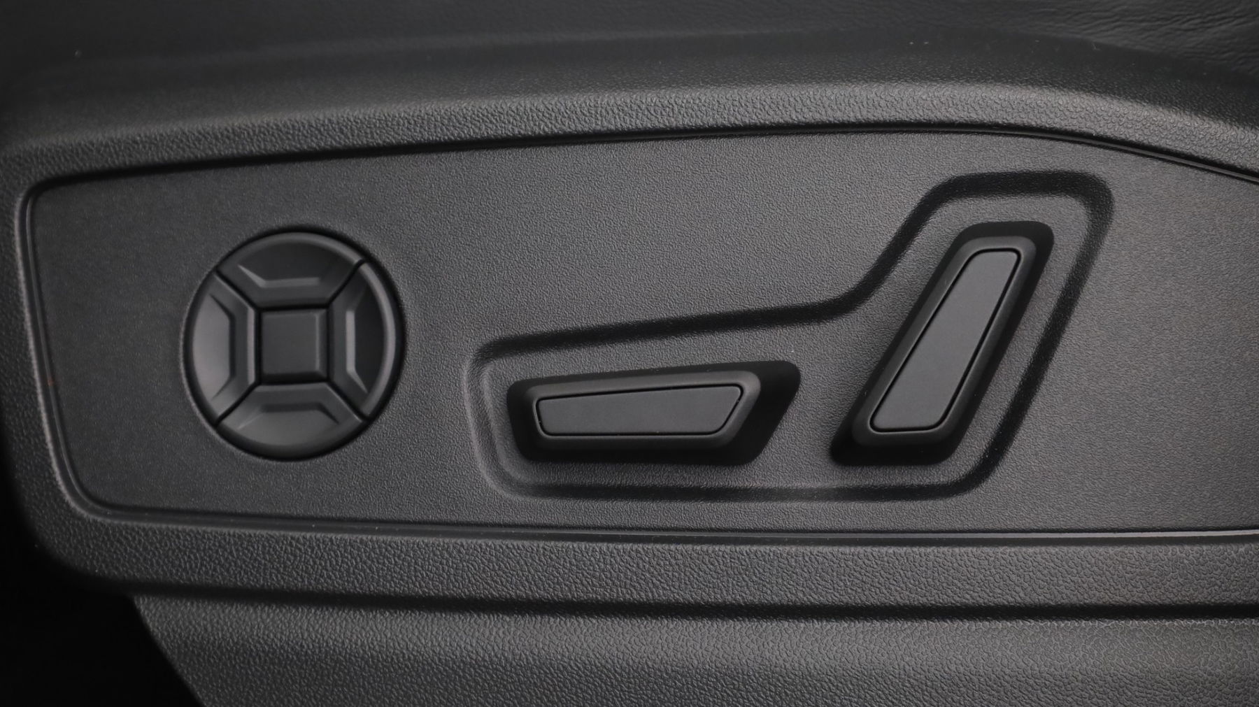 Audi Q5 SUV TDI quattro 150 kW null