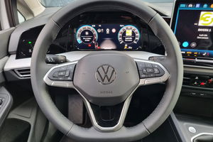 VW Golf 1.5 TSI Life + 5J. Garantie
