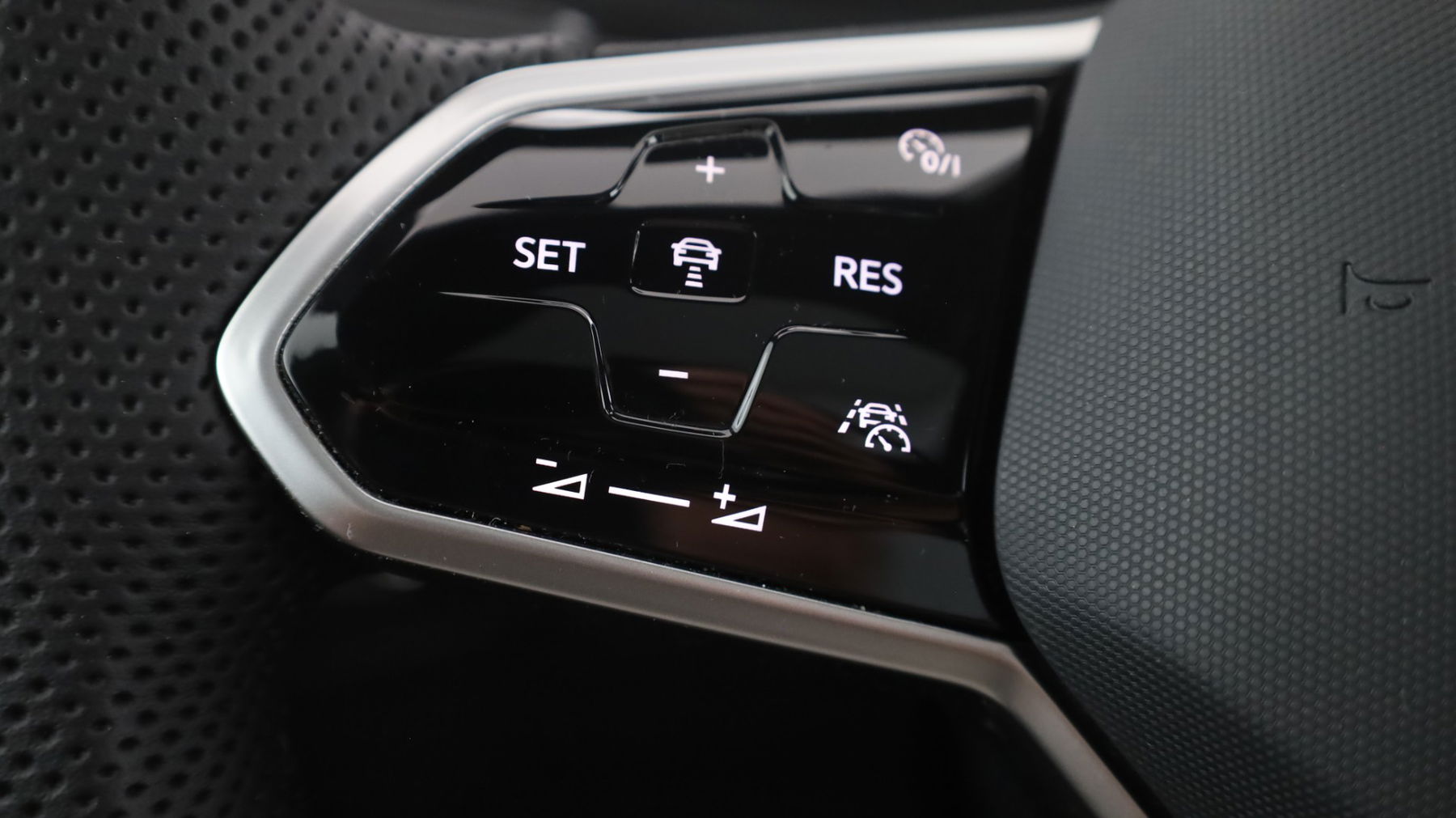 VW Tiguan R-Line TDI 4MOTION DSG null