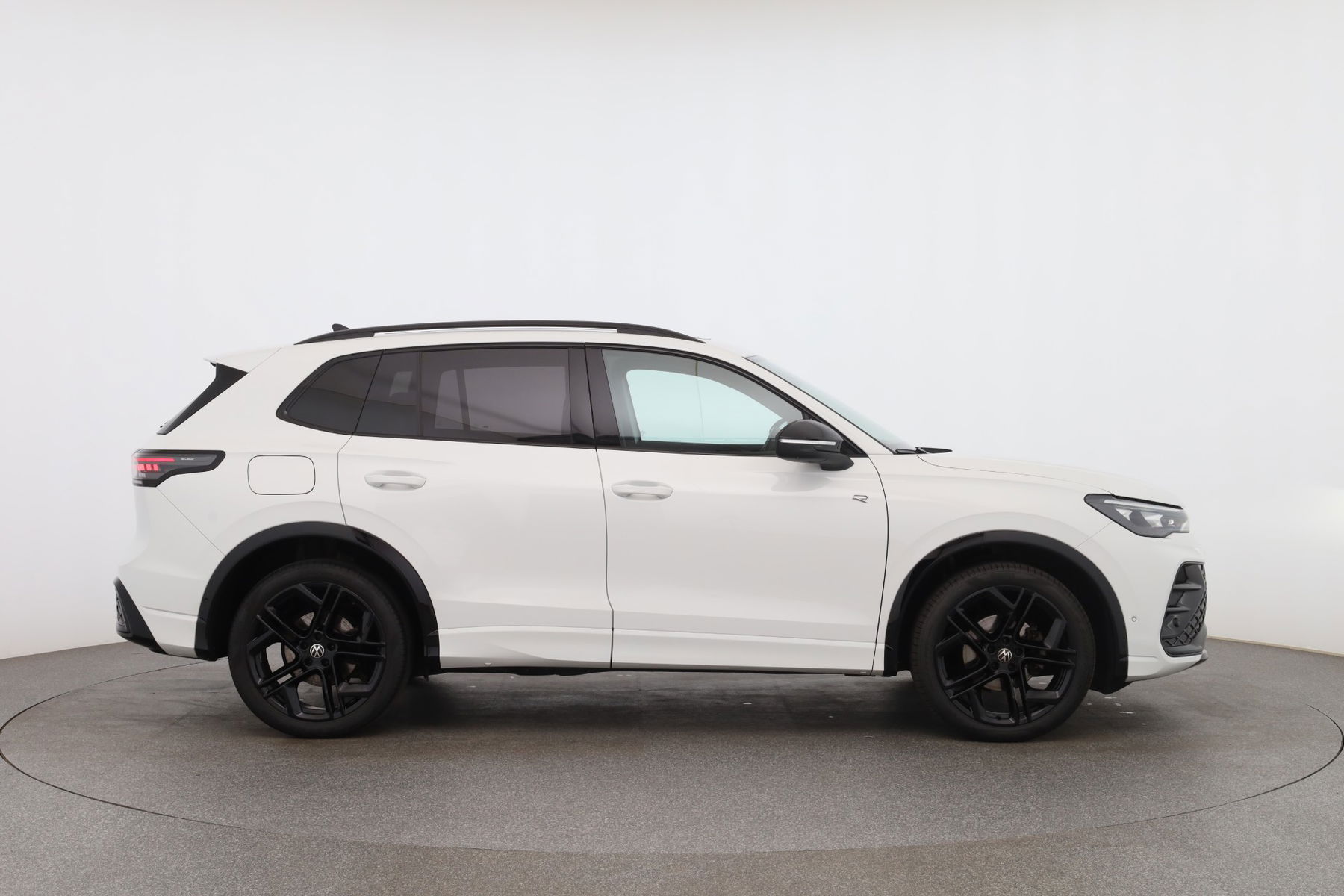 VW Tiguan R-Line eTSI DSG null