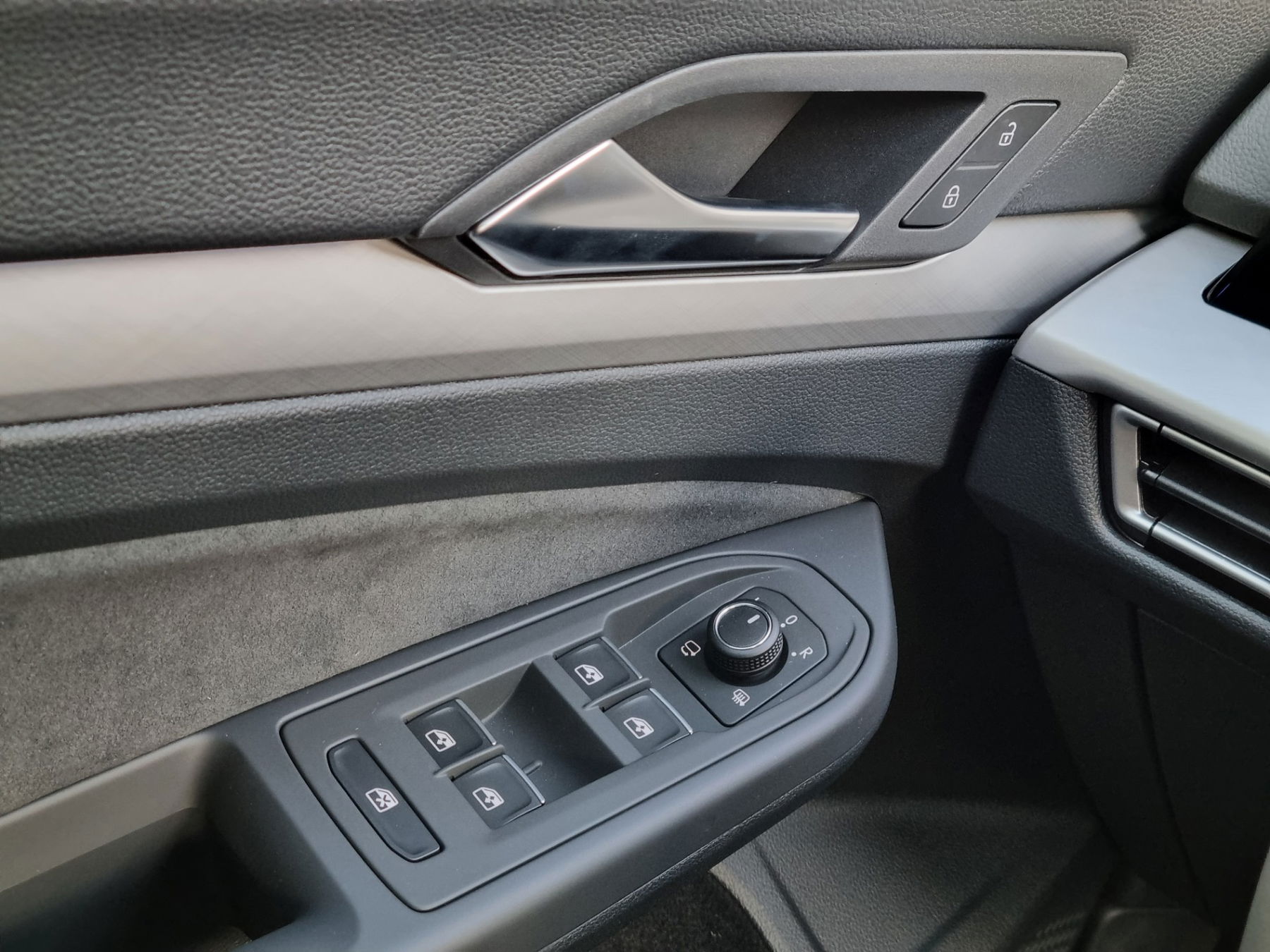 VW Golf VIII 1.5 TSI Life + 5J. Garantie