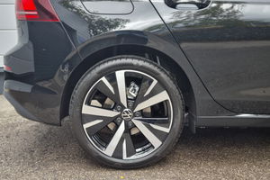 VW Golf VIII 1.5 TSI Life + AHK + 5J.G.+ Matrix + H&K