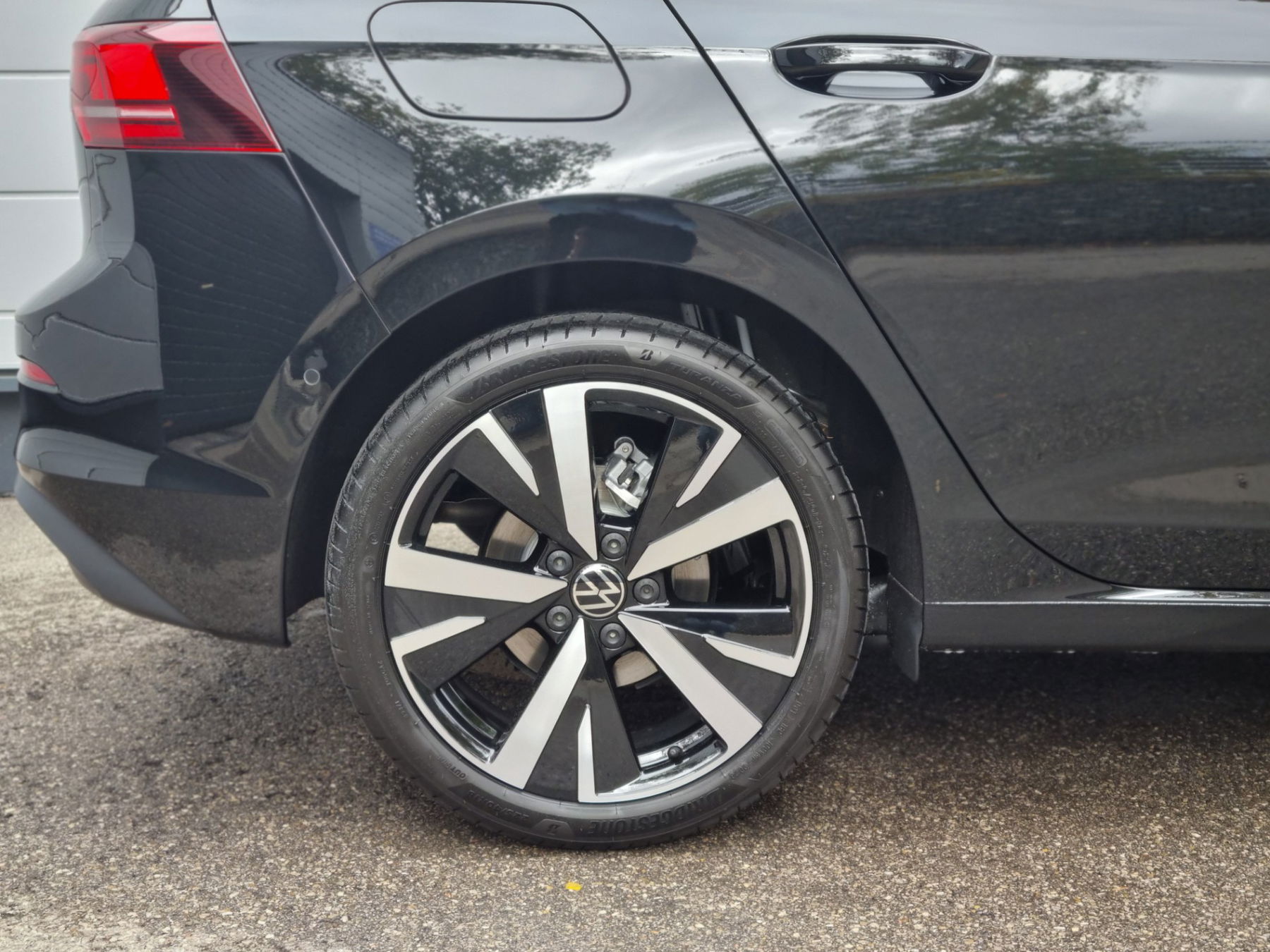 VW Golf VIII 1.5 TSI Life + AHK + 5J.G.+ Matrix + H&K