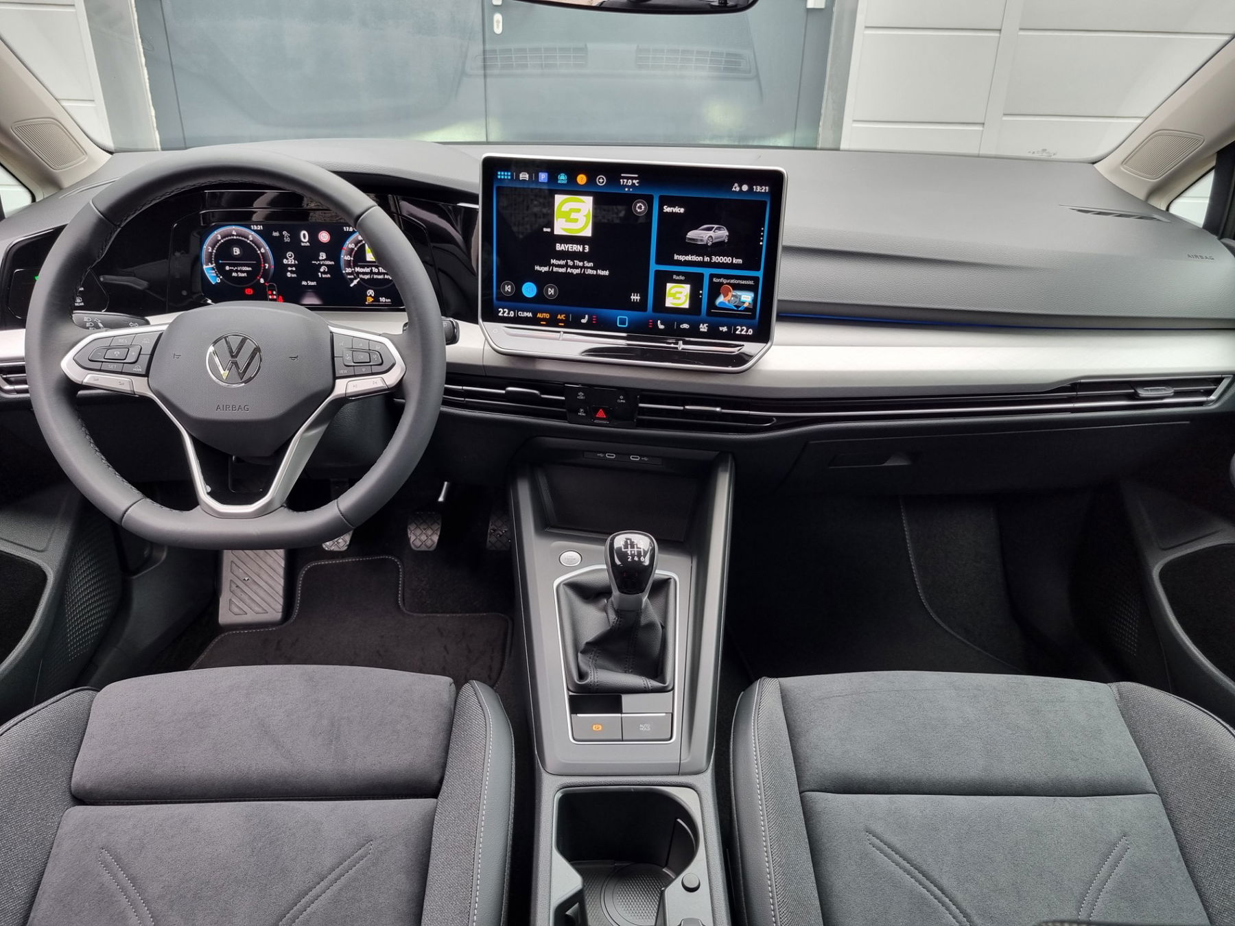 VW Golf VIII 1.5 TSI Life + AHK + 5J.G.+ Matrix + H&K