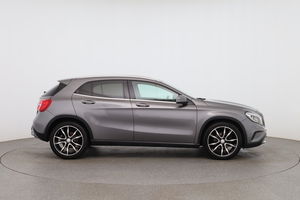 Mercedes-Benz GLA 220 CDI / d 4Matic null