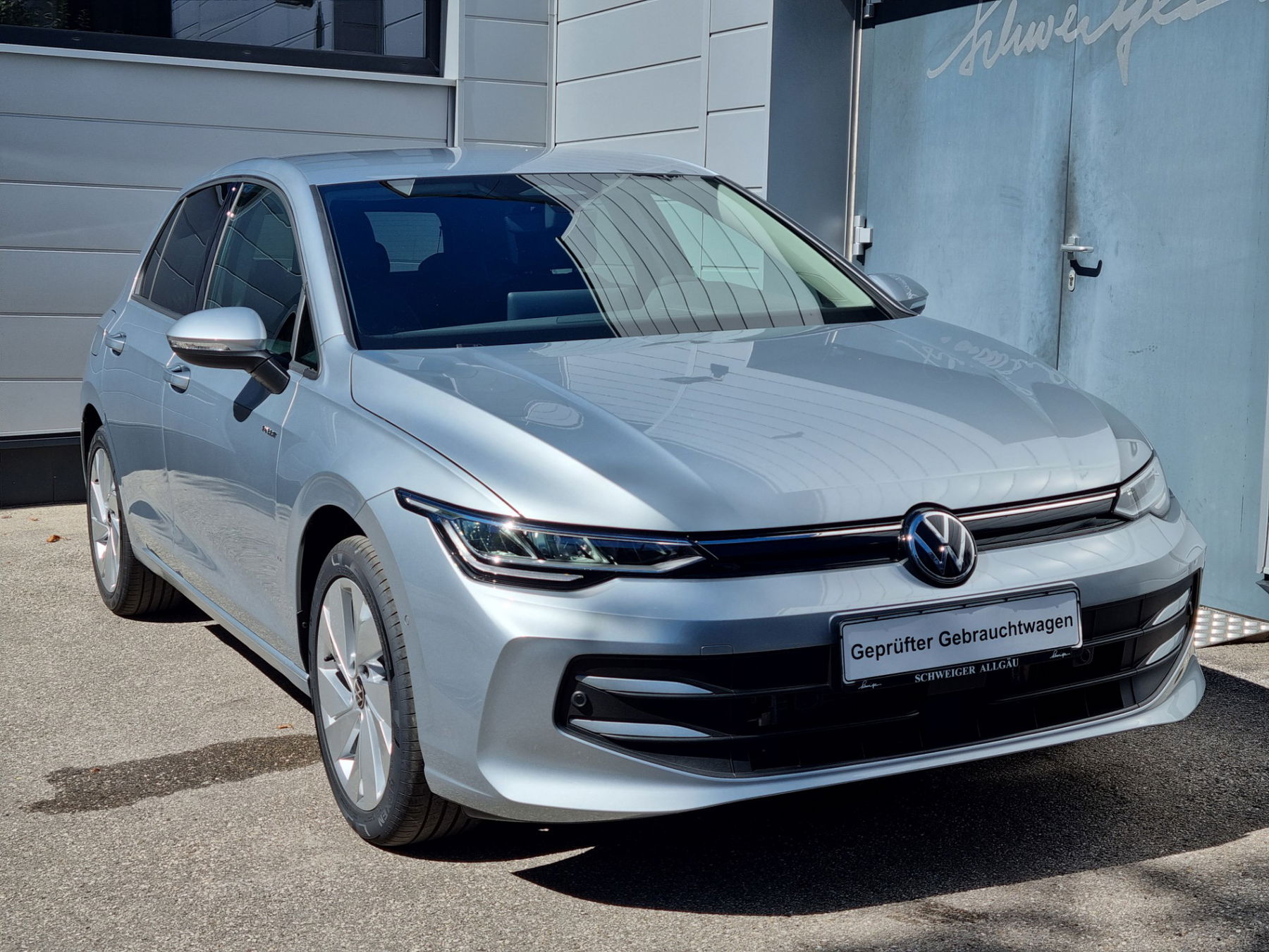VW Golf VIII 1.5 TSI Life + 5J. Garantie