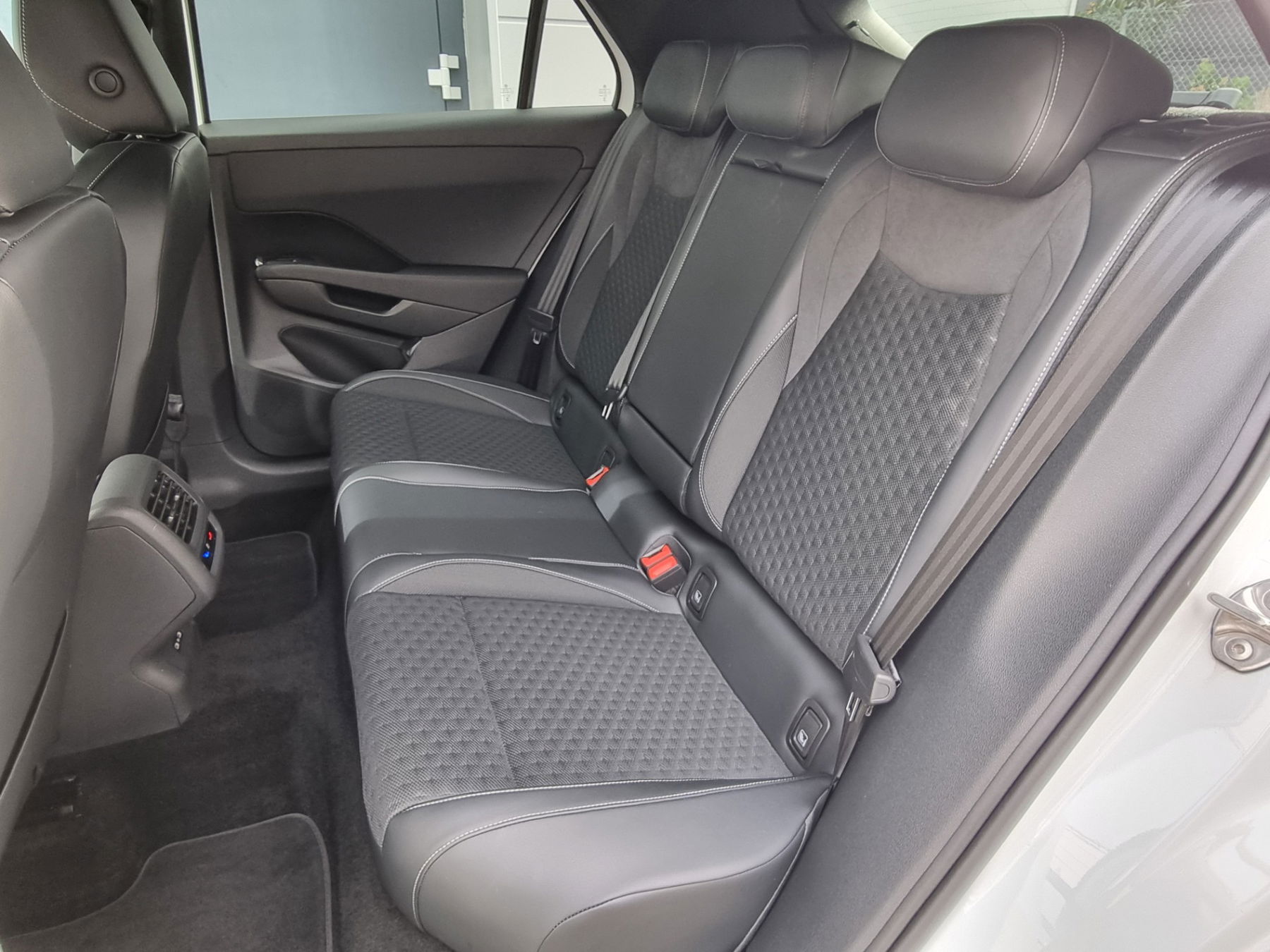 VW T-Roc 1.5 eTSI R-Line