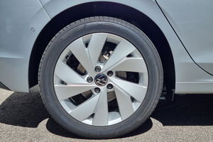 VW Golf VIII 1.5 TSI Life + 5J. Garantie