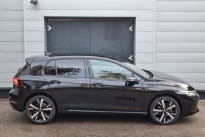 VW Golf VIII 1.5 TSI Life + 5J. Garantie + 18 Zoll + LED-Plus