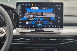 VW Golf VIII 1.5 TSI Life + AHK + 5J.G.+ Matrix + H&K