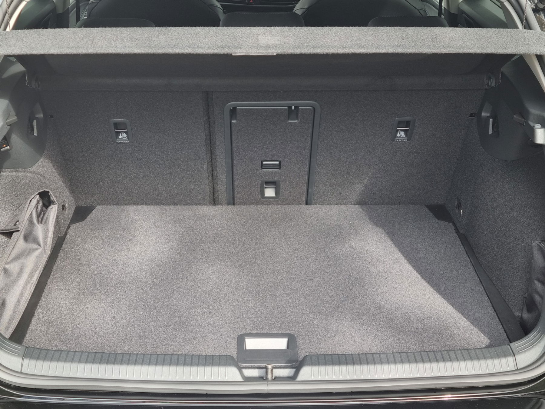 VW Golf VIII 1.5 TSI Life + AHK + 5J.G.+ Matrix + H&K