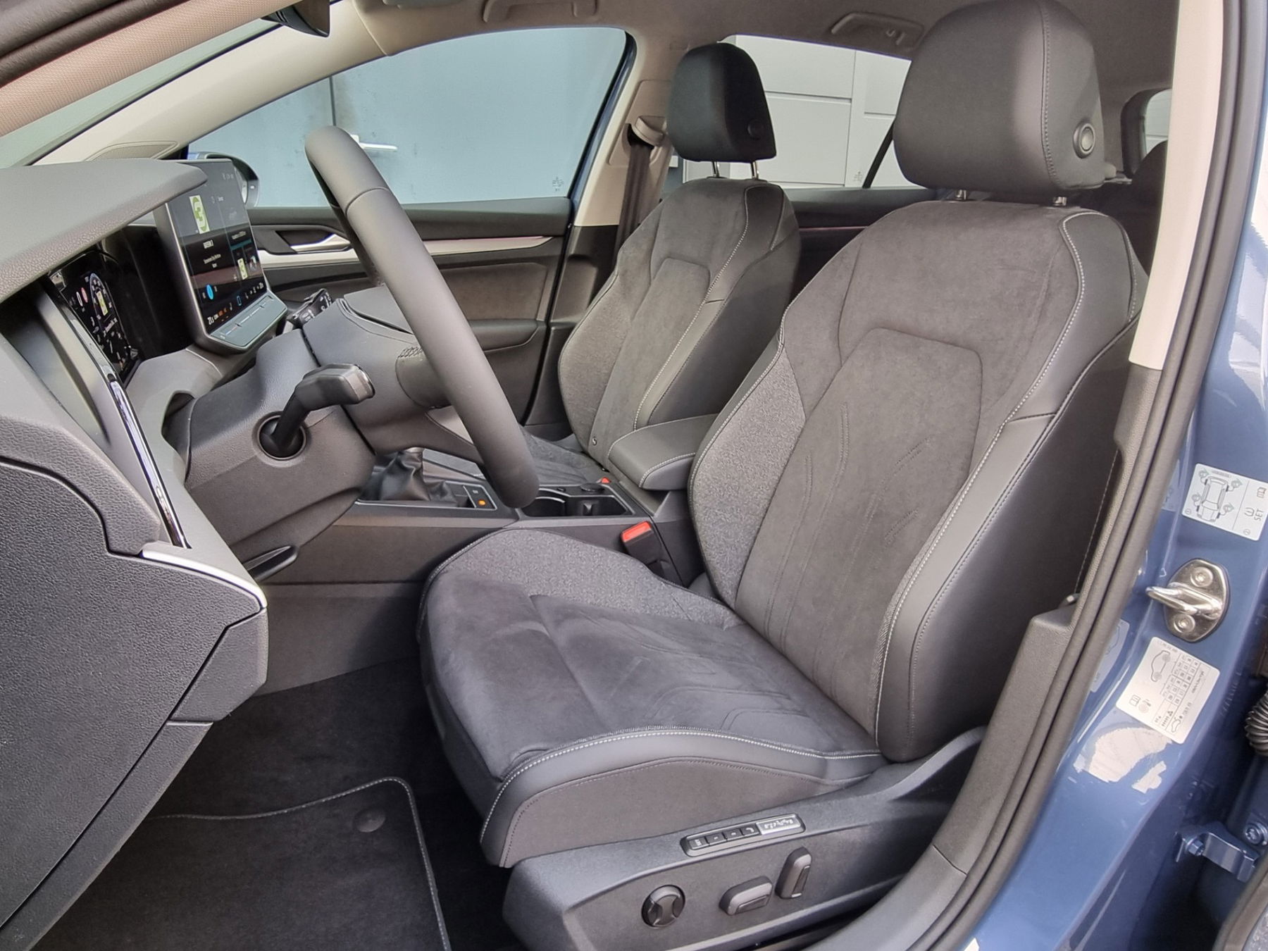 VW Golf VIII 1.5 TSI Life + 5J. Garantie