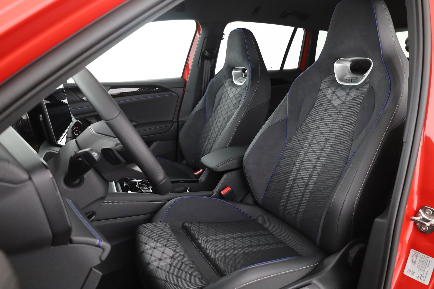 VW Tiguan R-Line eTSI DSG
