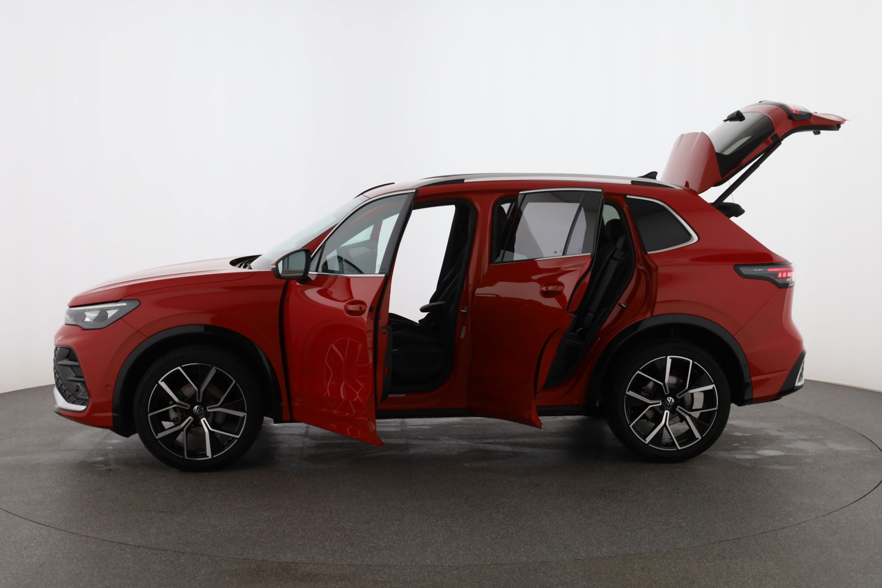 VW Tiguan R-Line eTSI DSG
