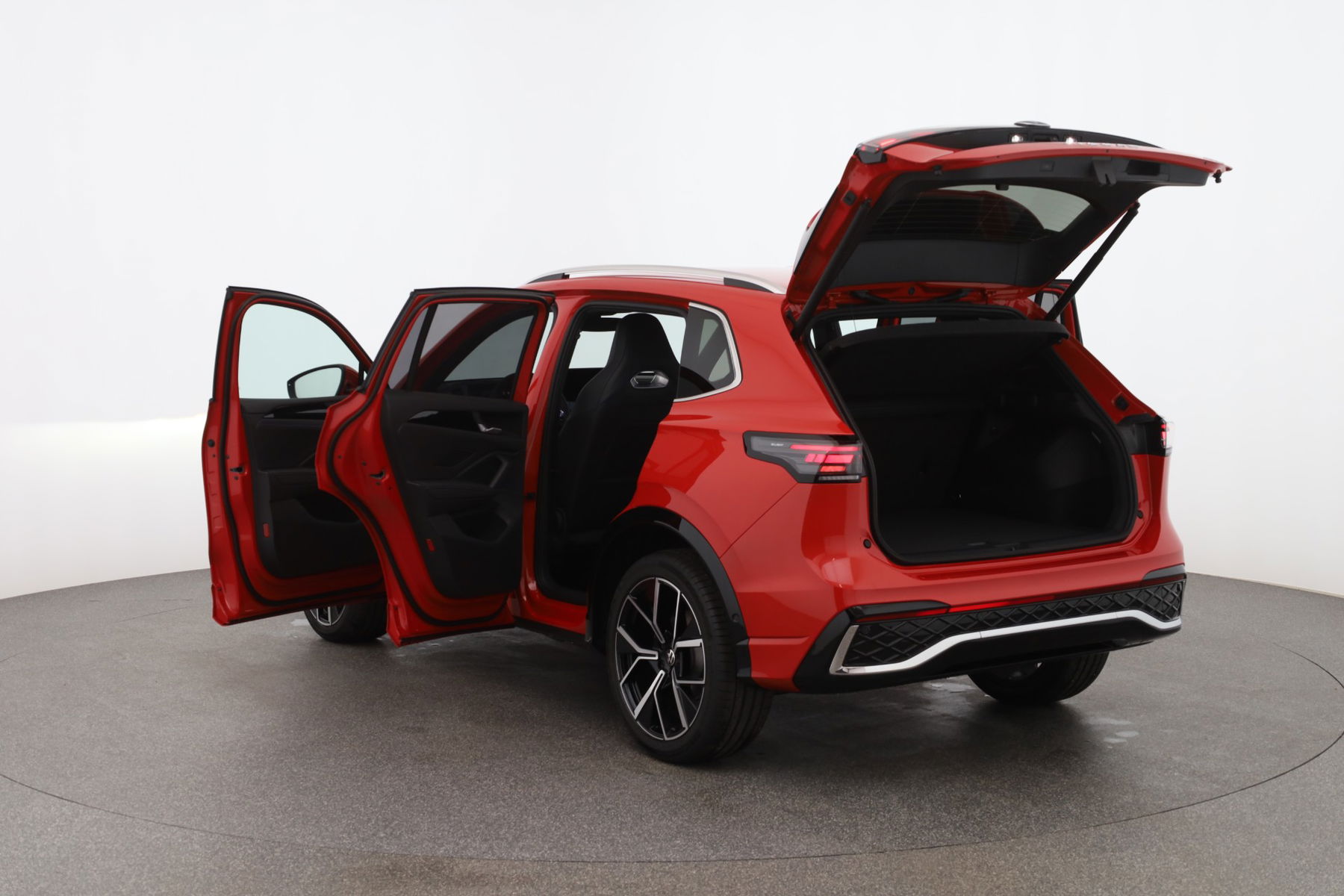 VW Tiguan R-Line eTSI DSG