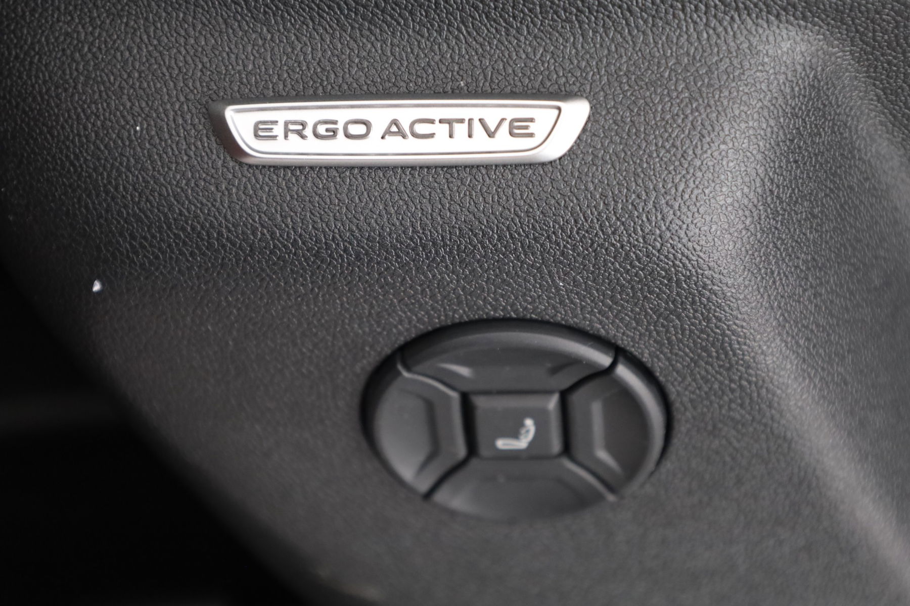 VW Tiguan R-Line eTSI DSG