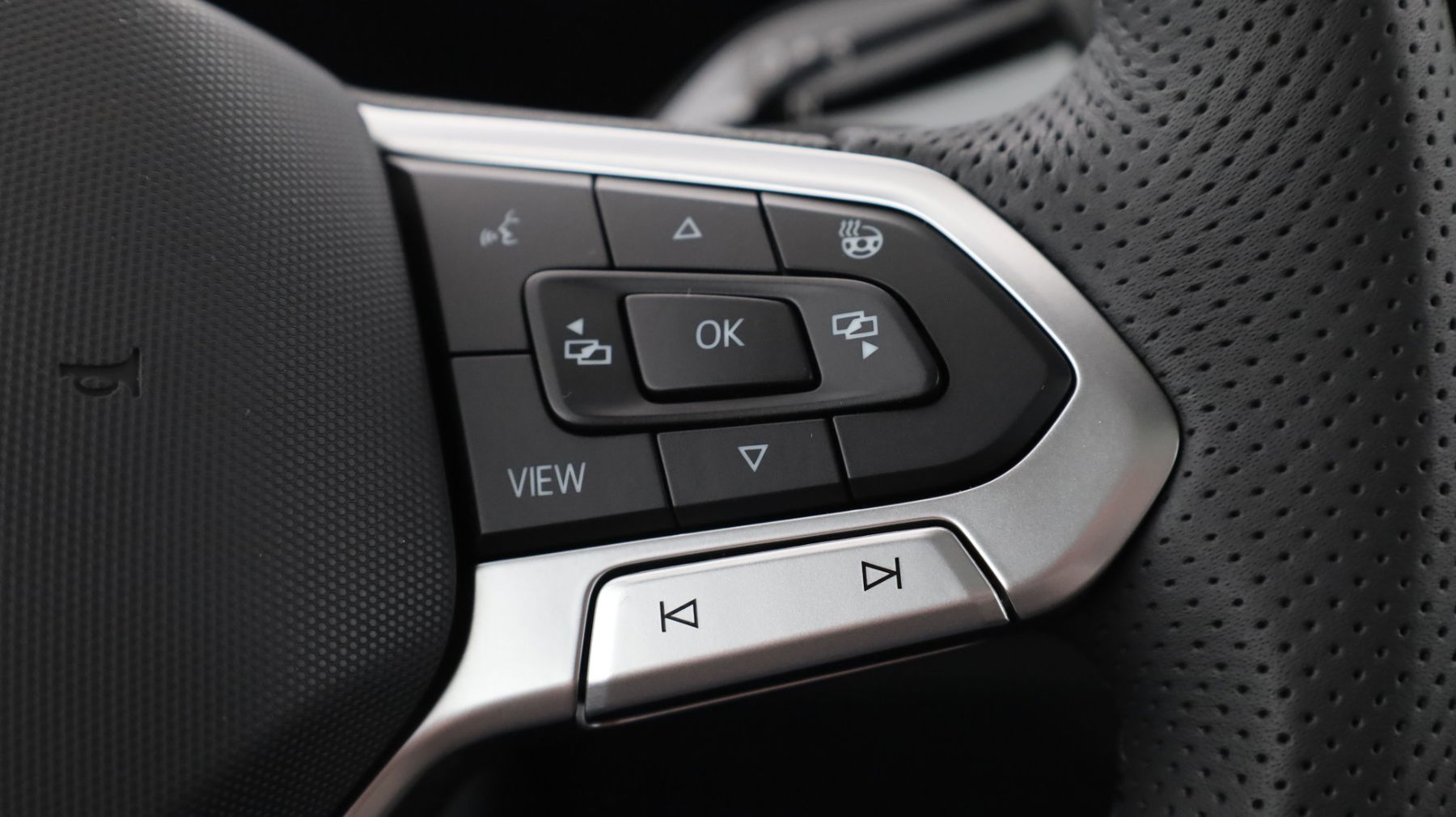 VW Tiguan R-Line eTSI DSG null