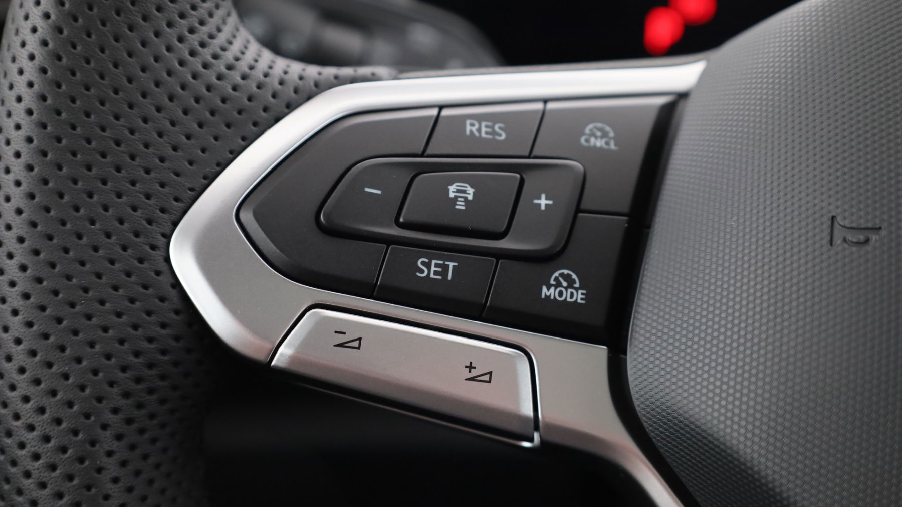 VW Tiguan R-Line eTSI DSG null