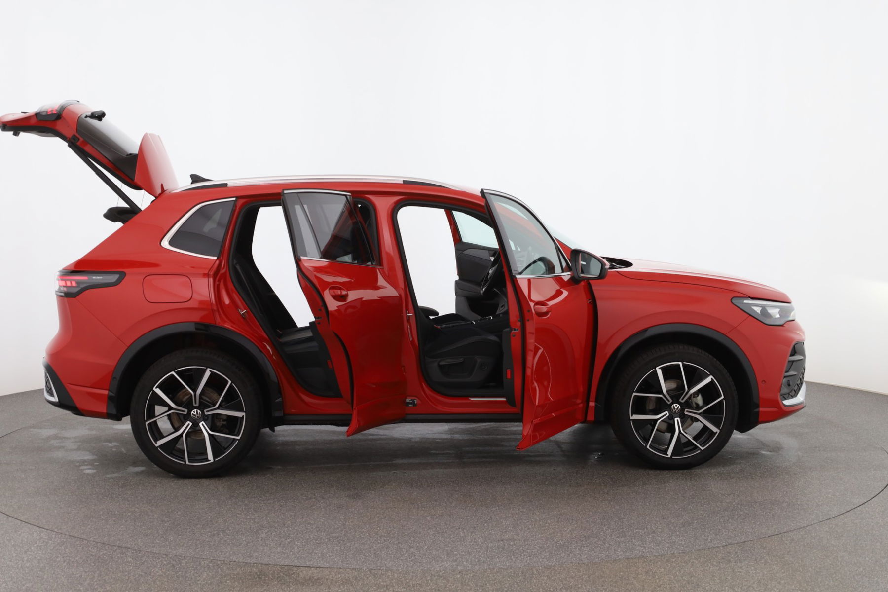 VW Tiguan R-Line eTSI DSG