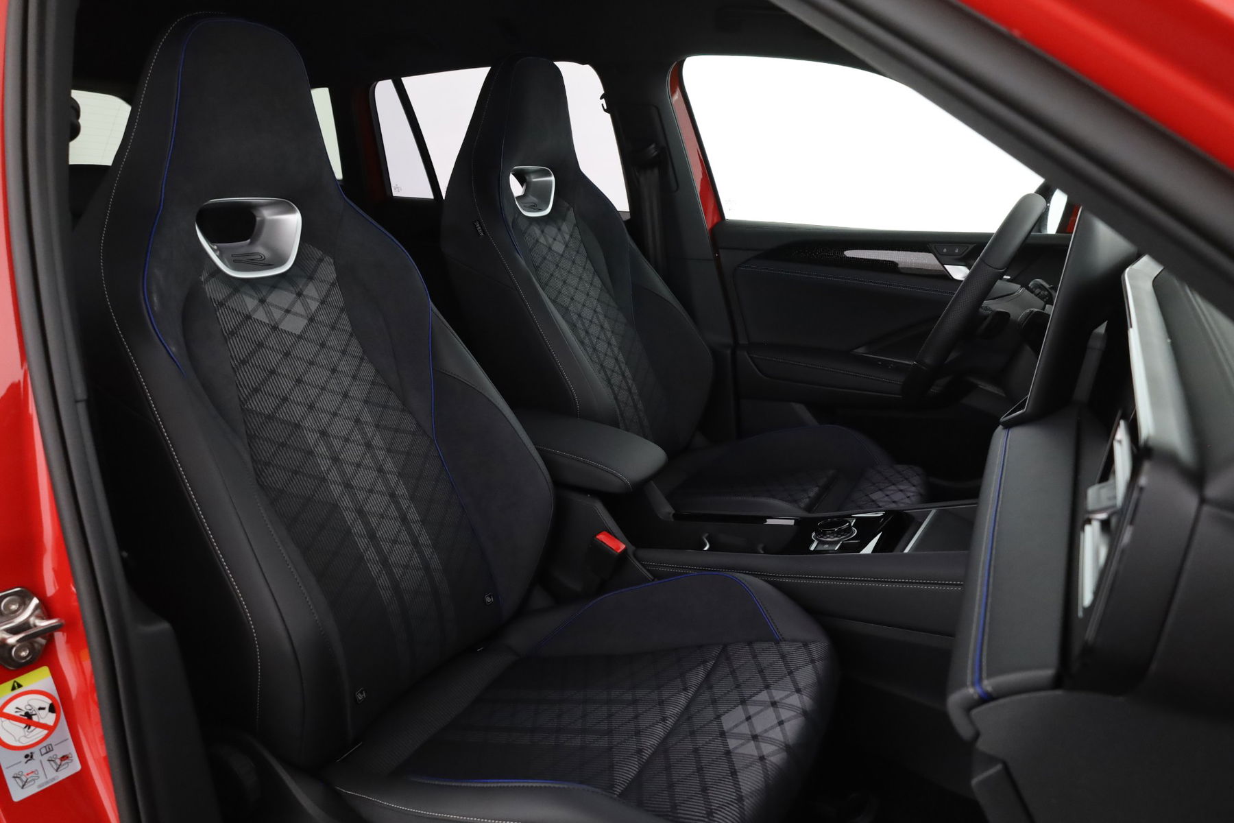 VW Tiguan R-Line eTSI DSG