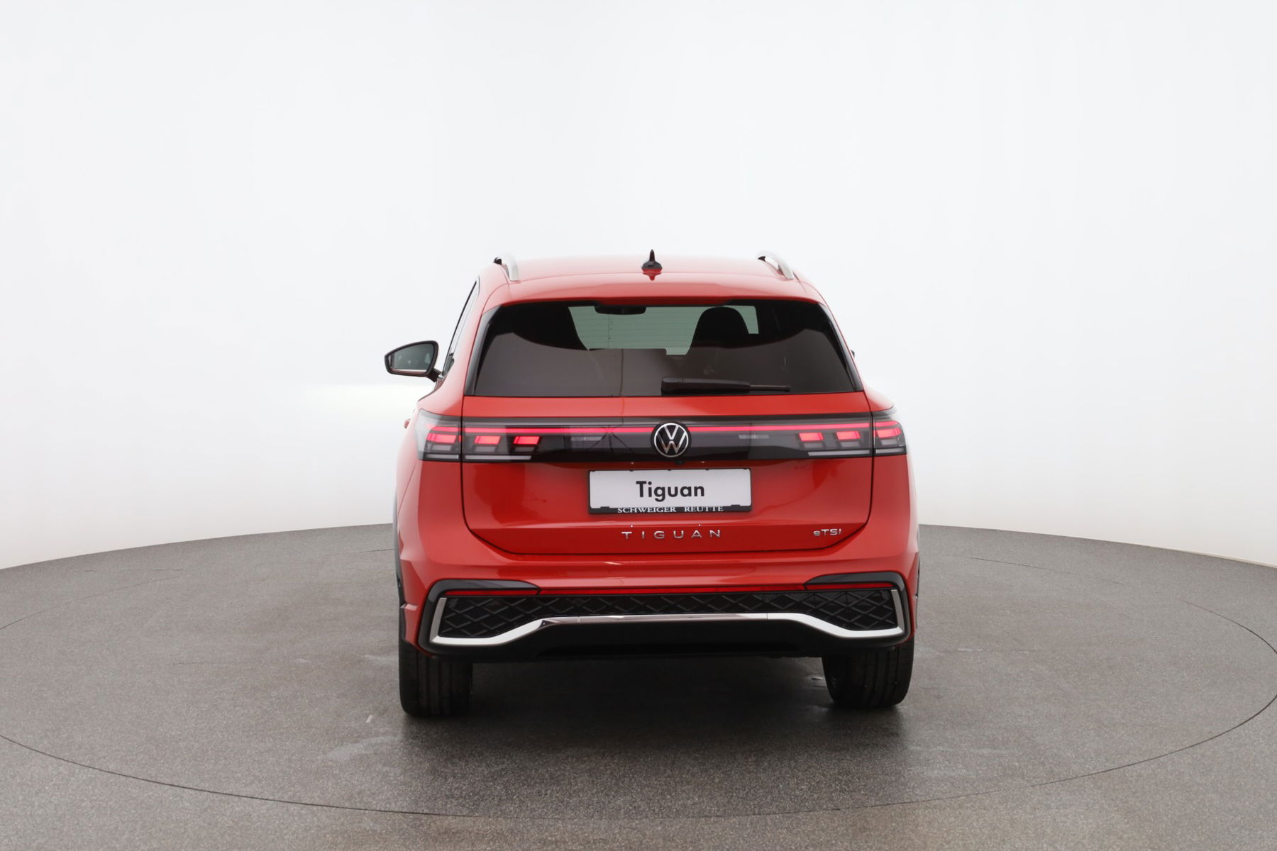 VW Tiguan R-Line eTSI DSG