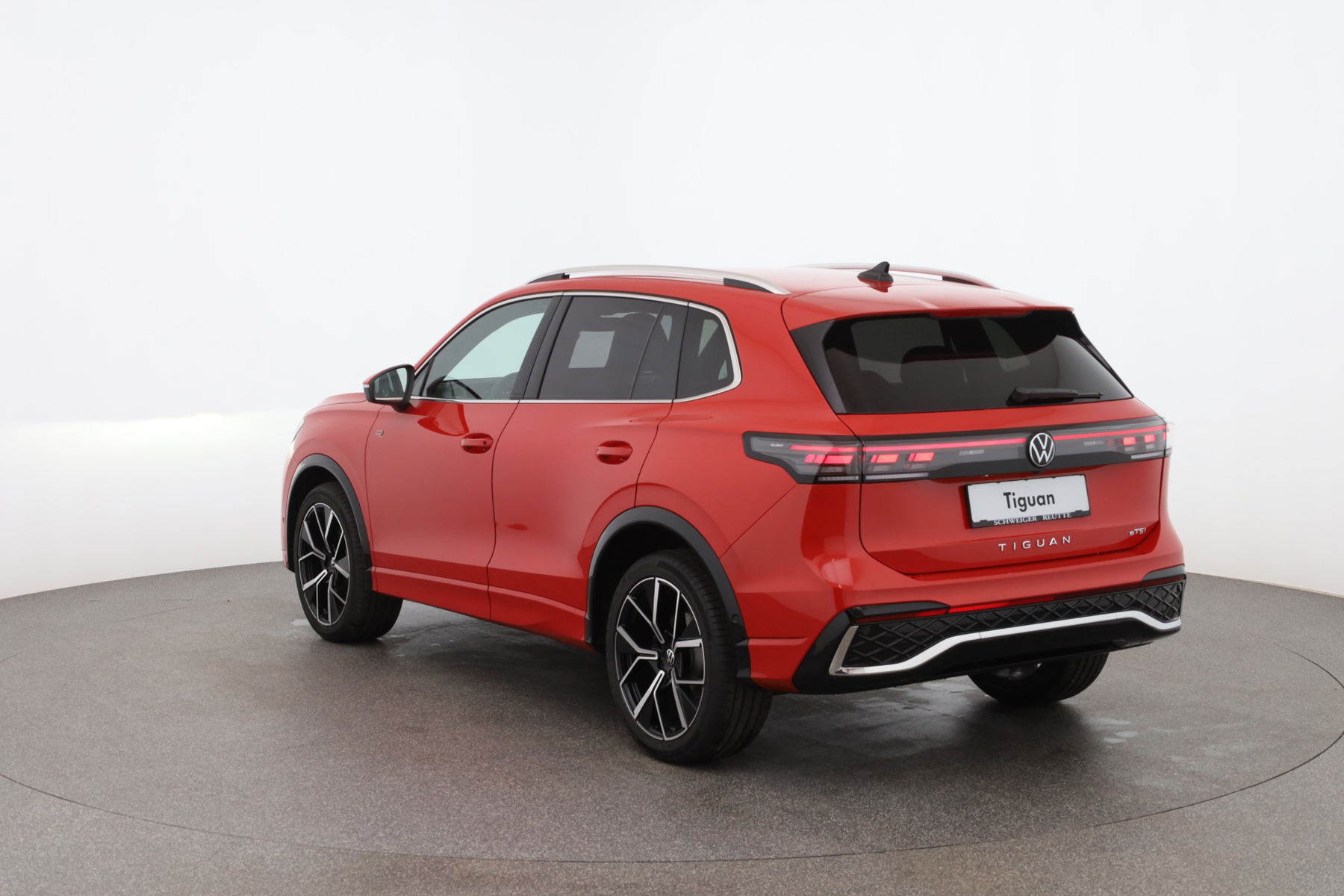 VW Tiguan R-Line eTSI DSG