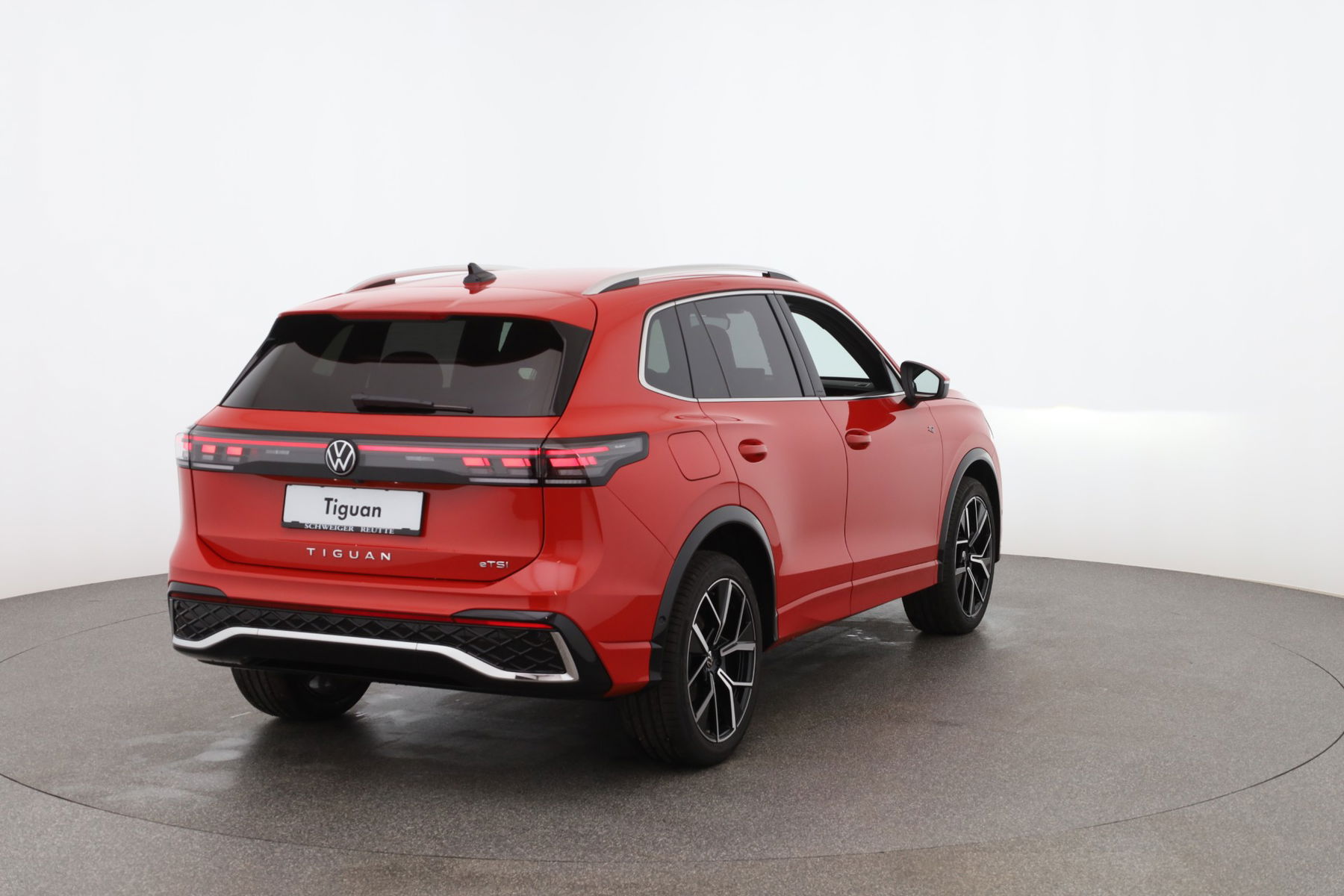 VW Tiguan R-Line eTSI DSG