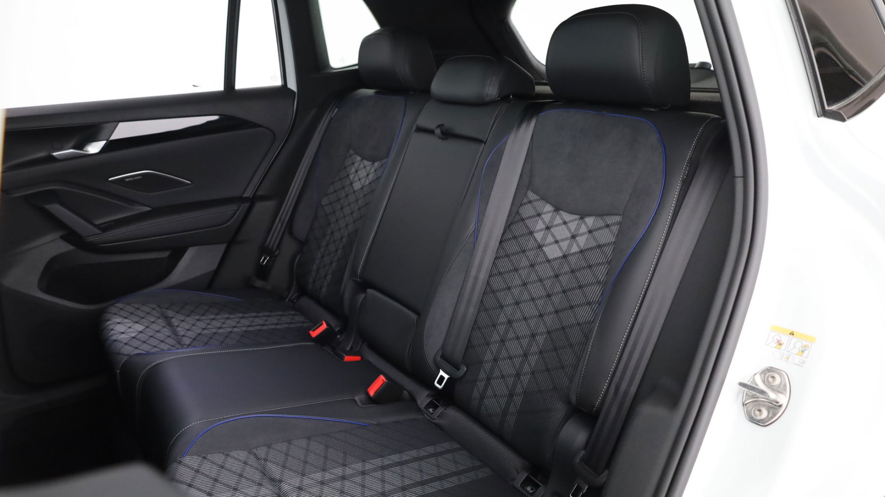 VW Tiguan R-Line eTSI DSG null